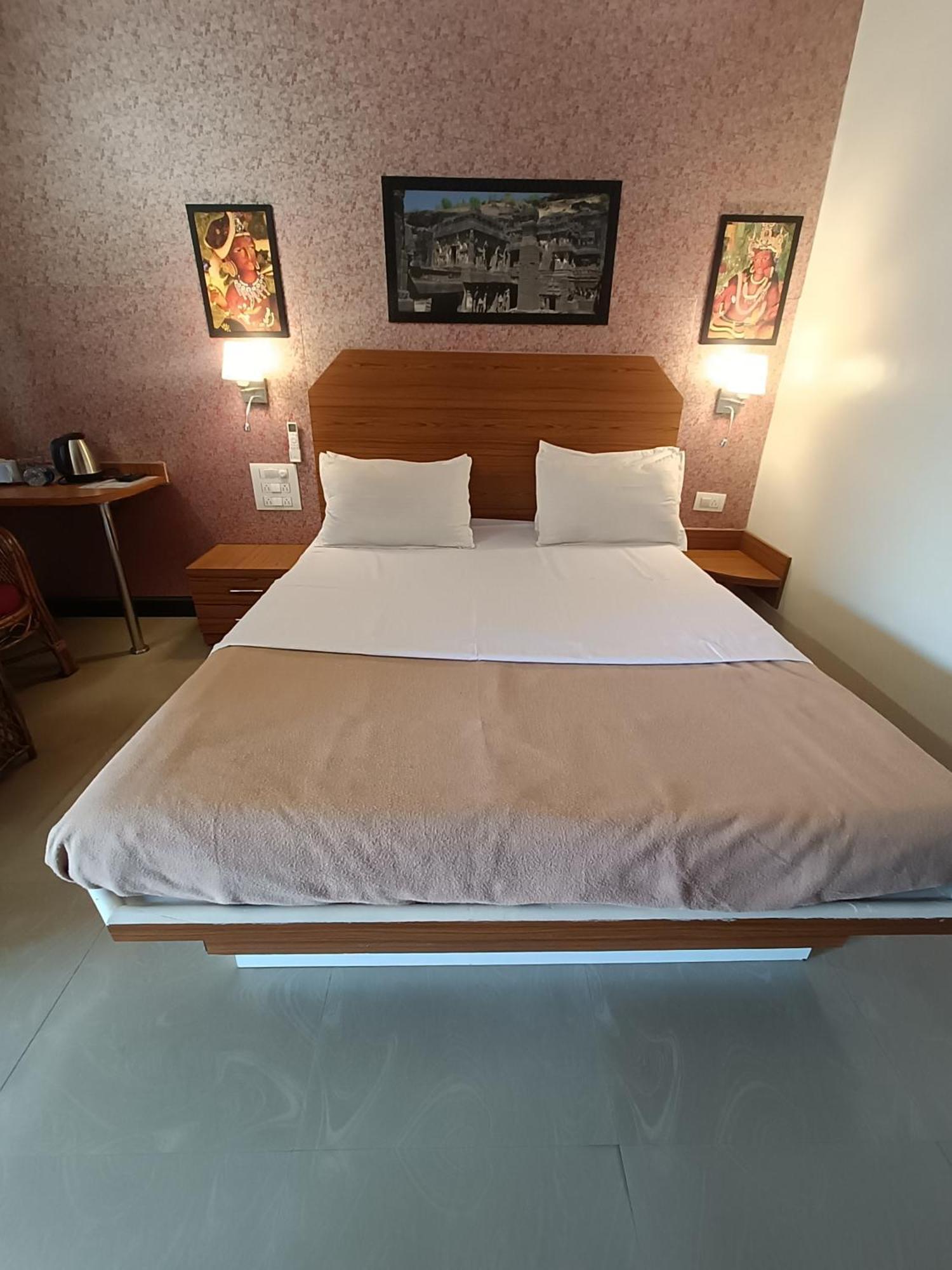 Ellora Heritage Resort Exteriör bild